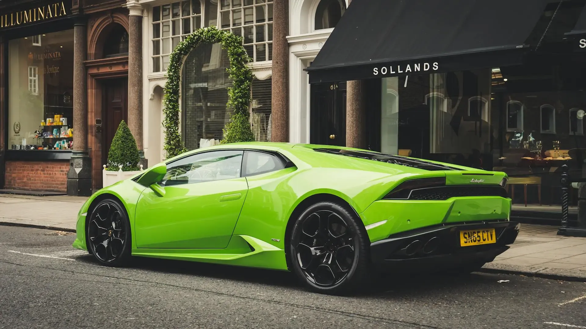 The Benefits of Electric Luxury Cars